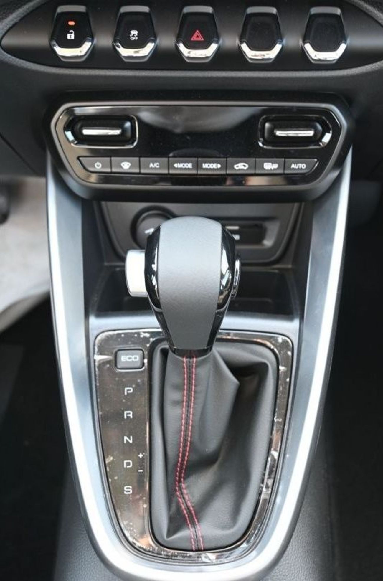 Chevrolet Groove Chevrolet GROOVE 1.5L Premier SUV FWD 5 Doors, Cruise Control, Panoramic Roof, Push start, Rear Came