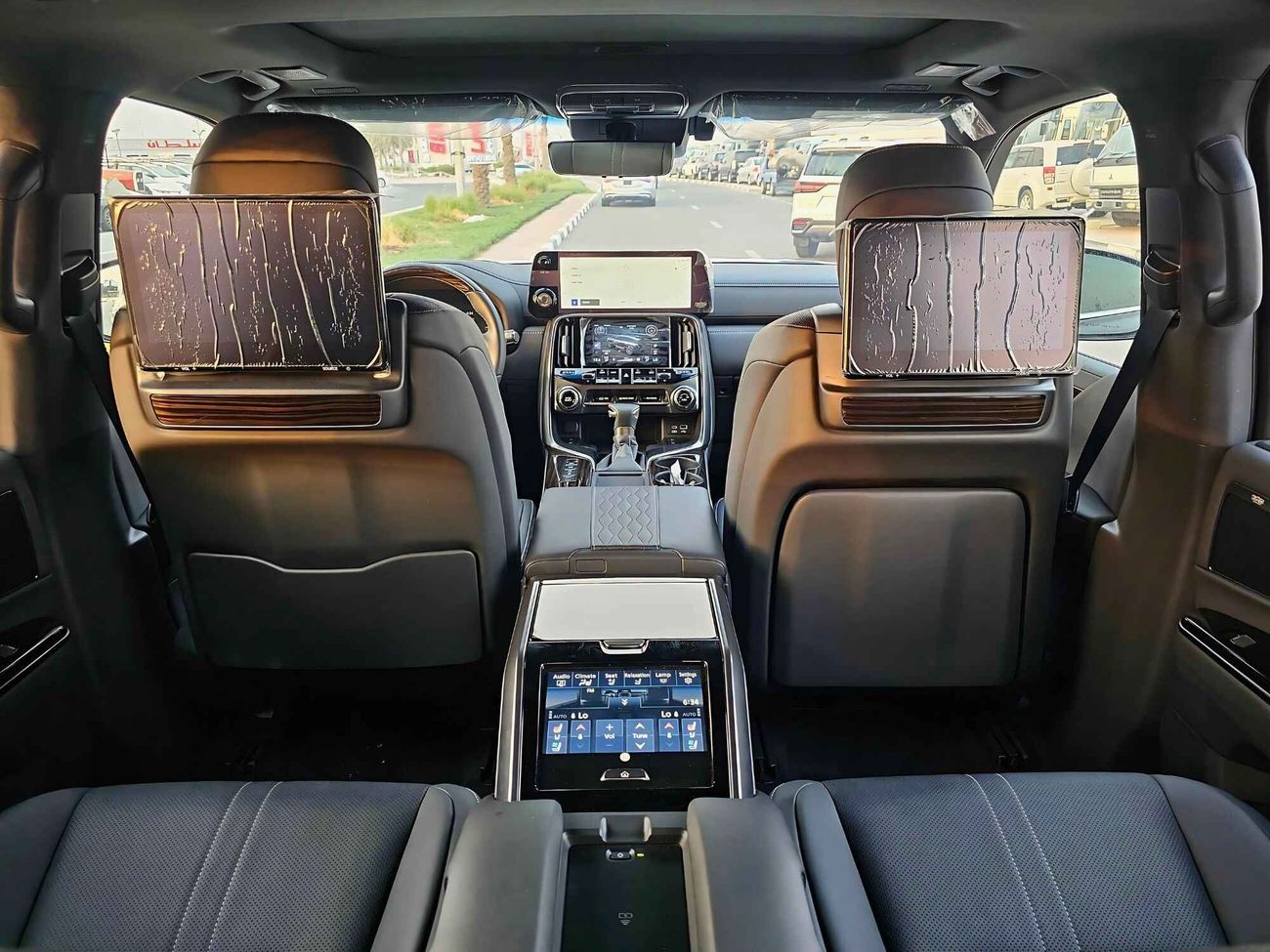 Lexus LX 600 FULL OPTION VIP / AT / 3.5L V6 / POWER SEATS & SUNROOF / HEAD-UP DISPLAY (CODE # 68003)