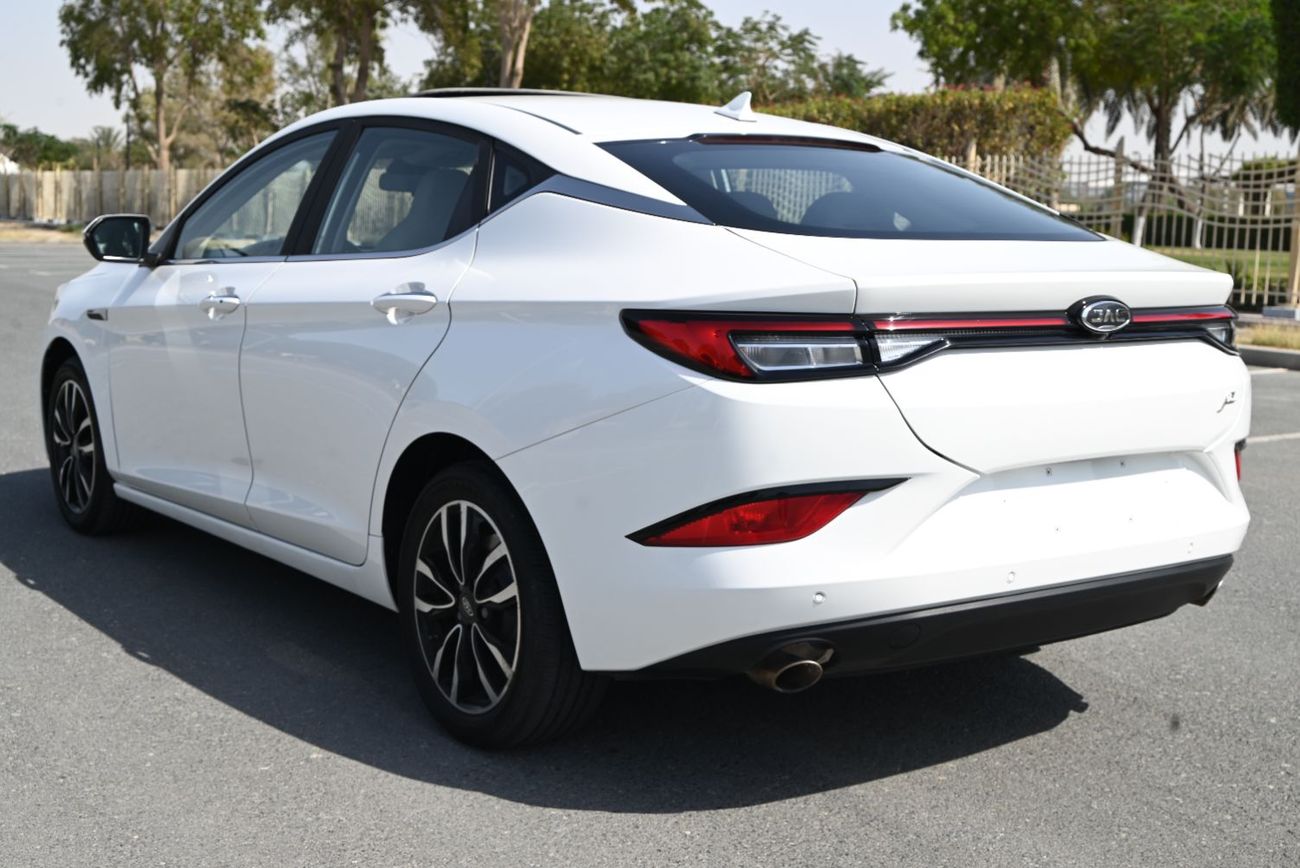 جاك J7 570 AED - ORIGINAL PAINT - JAC J7 1.5TC LUXURY 2023 - LOW MILEAGE - FIRST OWNER