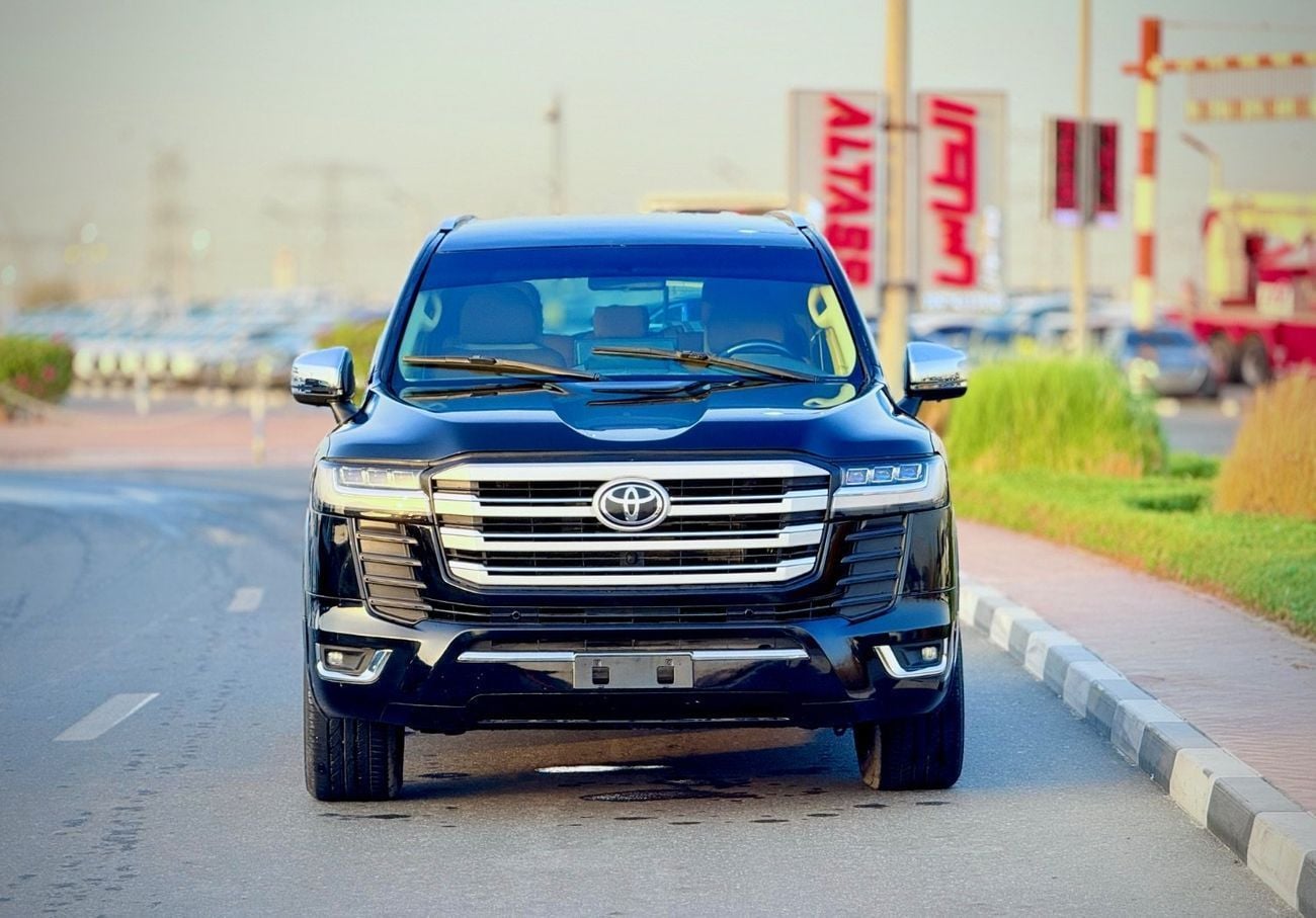 تويوتا لاند كروزر GXR 2019 FACELIFTED 2025 WITH INTERIOR AND EXTERIOR V6 4.0L GCC IN EXCELLENT CONDITION