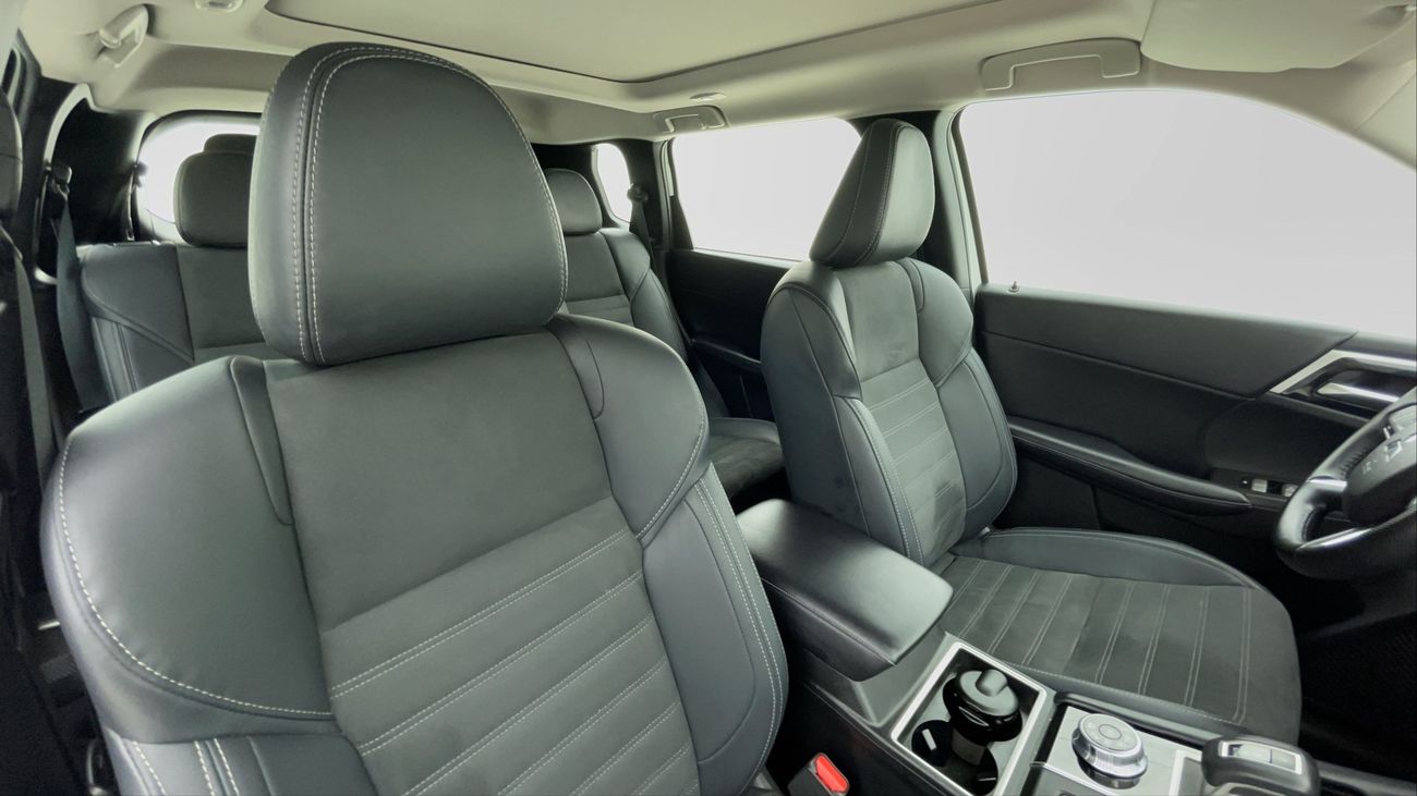 ميتسوبيشي آوتلاندر HL SYNTHETIC LEATHER WITH SUNROOF 2.5 | بدون دفعة مقدمة | اختبار القيادة في المنزل