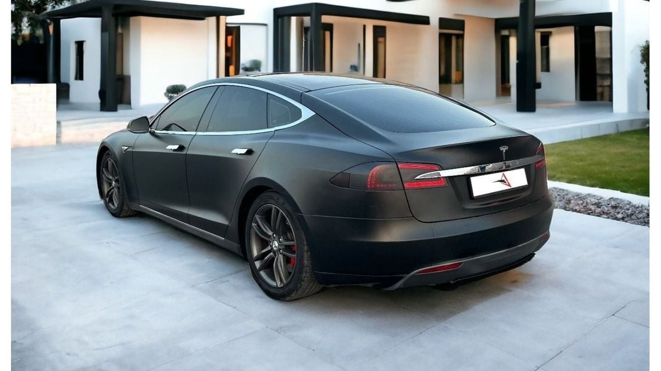 تسلا Model S تيسلا موديل S P85D 2015 | دول مجلس التعاون الخليجي | محرك مزدوج | فش | العديد من الإضافات