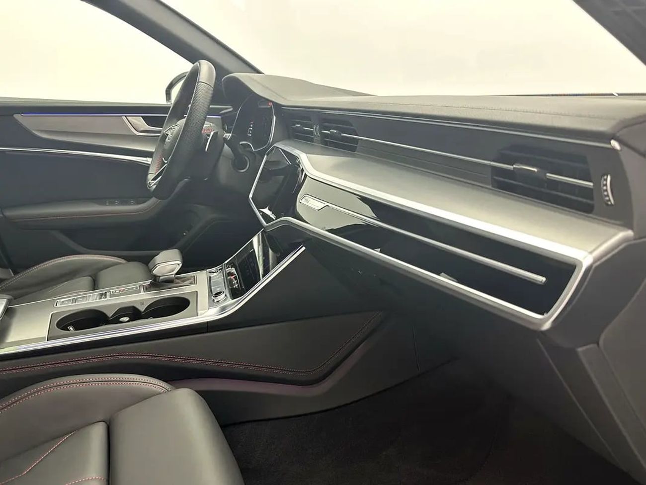 Audi A6 40 TFSI 2.0L Avant 40 TFSI 190hp S line (Ref# 002068) EXCLUSIVE RAMADAN OFFER