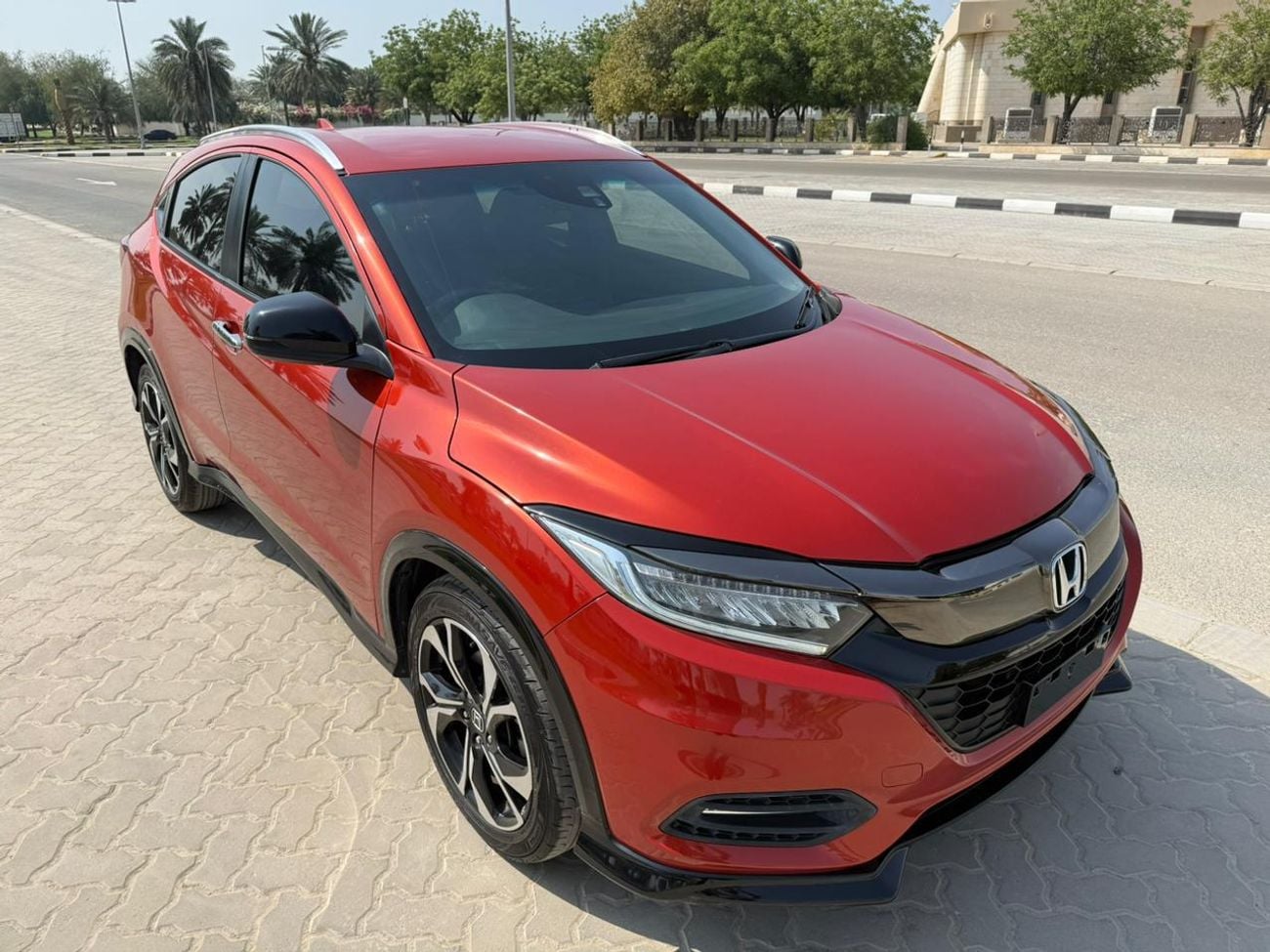هوندا HRV RS 1.8L v4 petrol engine RHD 2WD Automatic transmission 5 Seats Suv with 5 doors