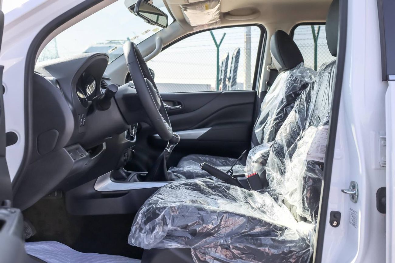 نيسان نافارا Std 2.5L 4WD M/T