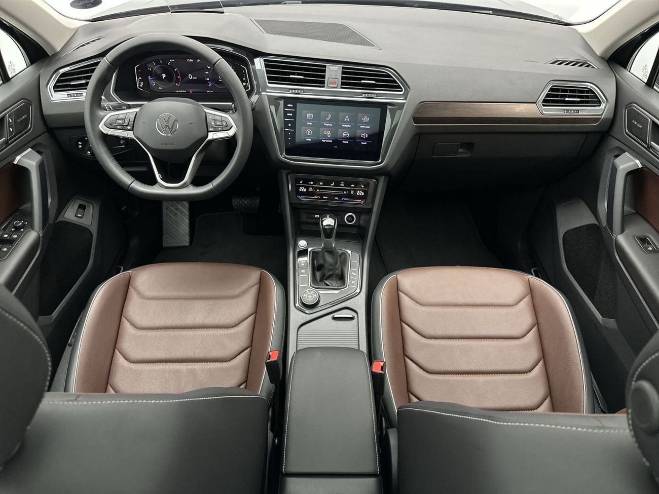 فولكس واجن تيجوان ELEGANCE 2.0L | Panoramic Sunroof with Leather Seats | VW Certified | GCC Specs | Showroom Co
