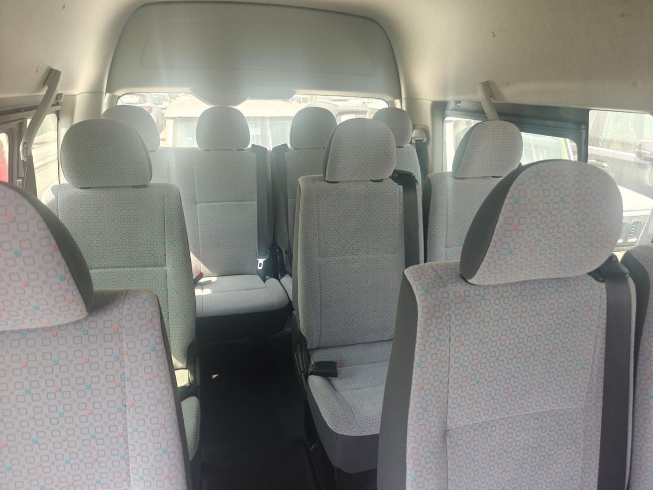 Toyota Hiace 2.5L DIESEL HR 15 SEATER MANUAL TRANSMISSION( FOR RE-EXPORT ONLY )