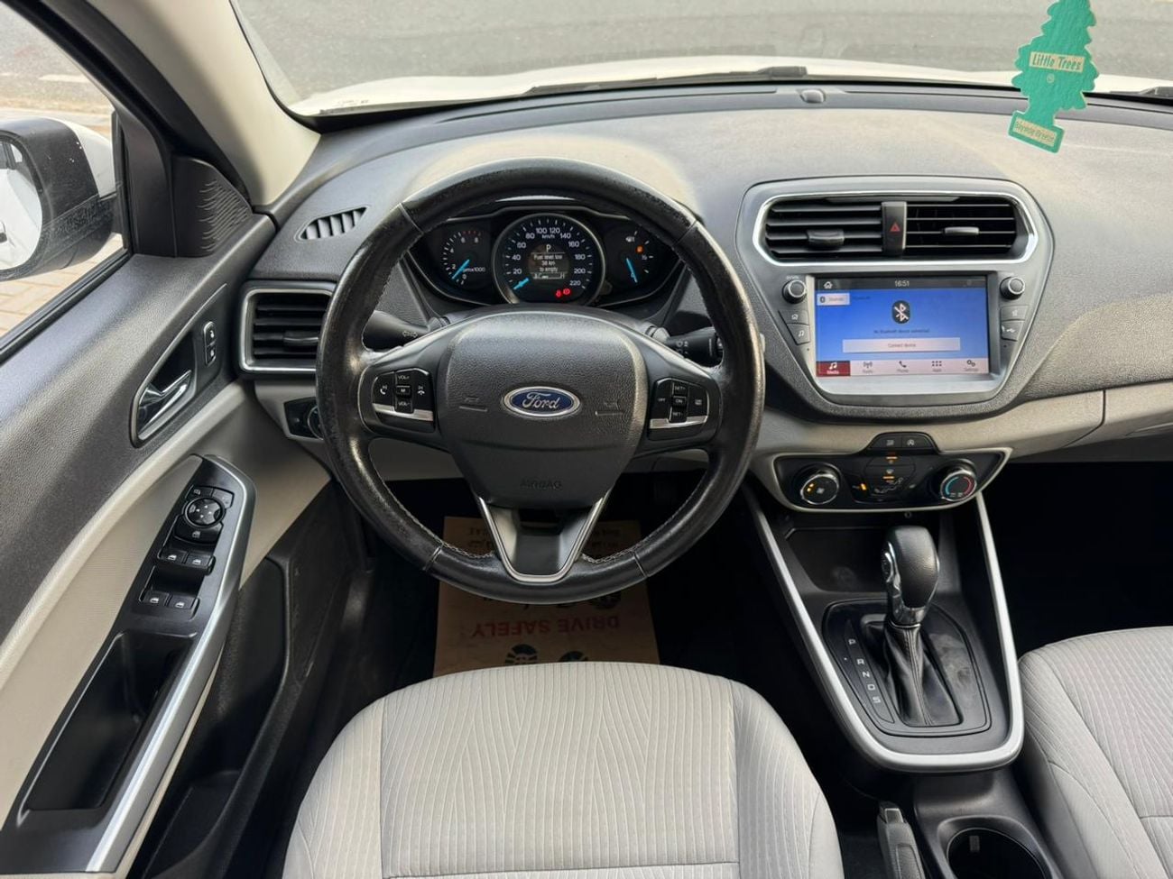Ford Escort ECO CAR / GCC / BIG SCREEN / RIMS / APPLE ANDROID AUTO / IN PERFECT CONDITION