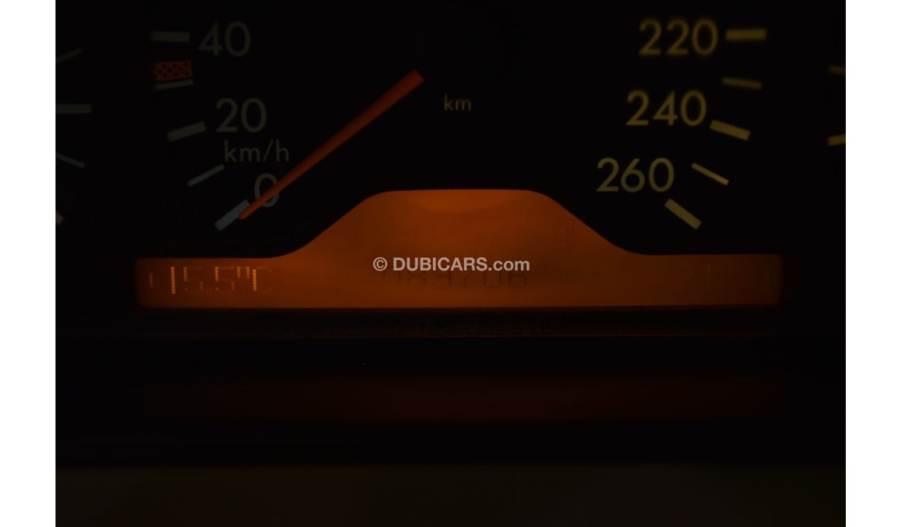 Mercedes-Benz E 320 VERY LOW MILEAGE! Mercedes Benz E320 XL ( LIMOUSINE ) 1998 Model!! in White Color! GCC Specs