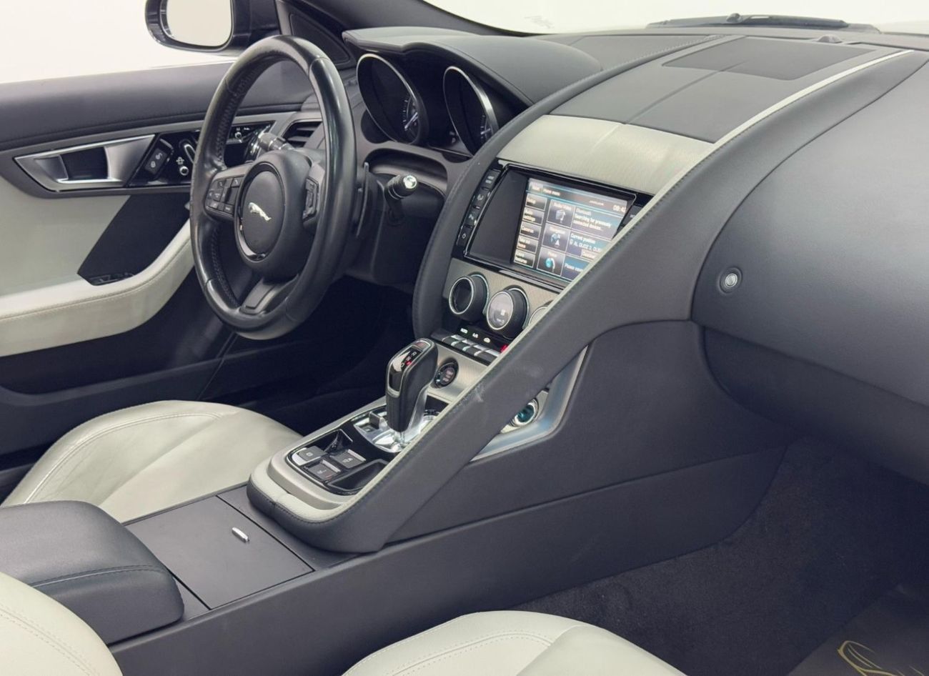 Jaguar F Type Std 3.0L (335 HP) 2015 Jaguar F-Type, Full Service History, Excellent Condition, GCC