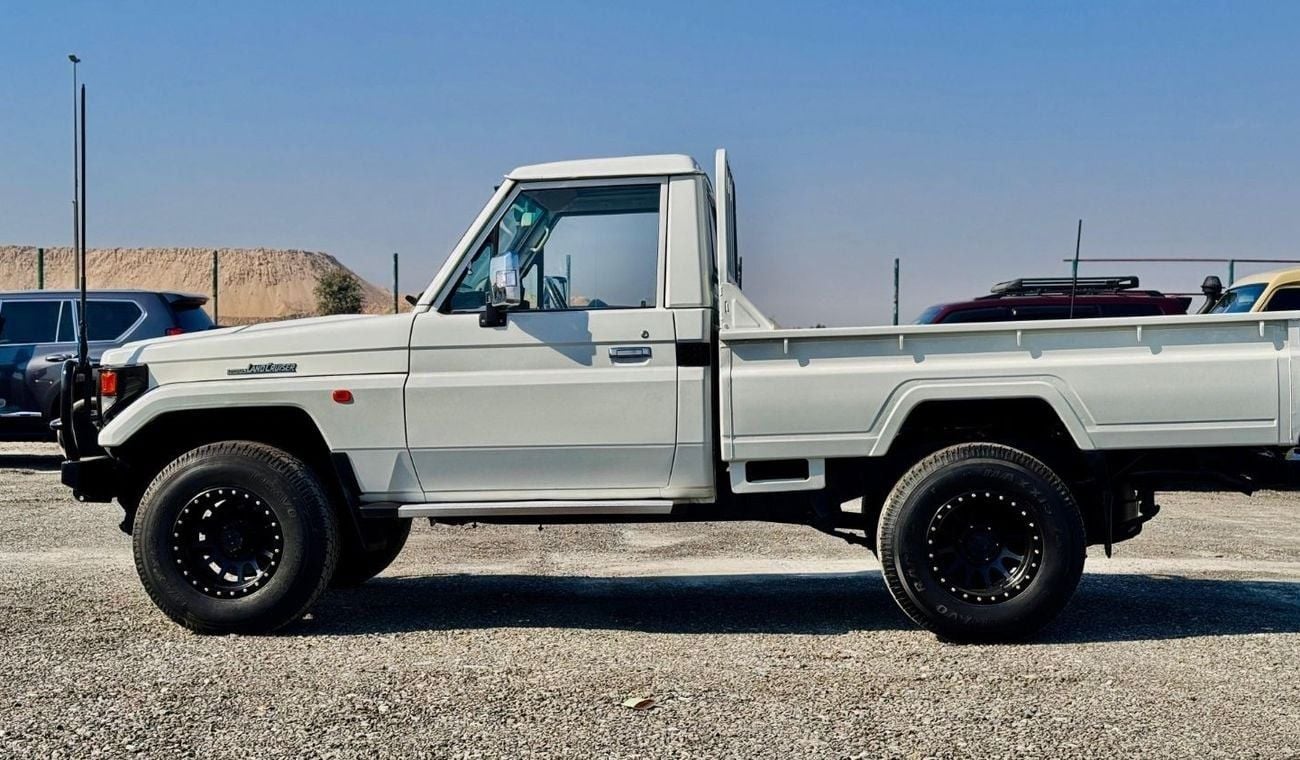 Toyota Land Cruiser Pick Up SINGLE CABIN | BULL BAR | RHD | 4.2L DIESEL ENGINE | (MT) | 1992 | AIR SNORKEL