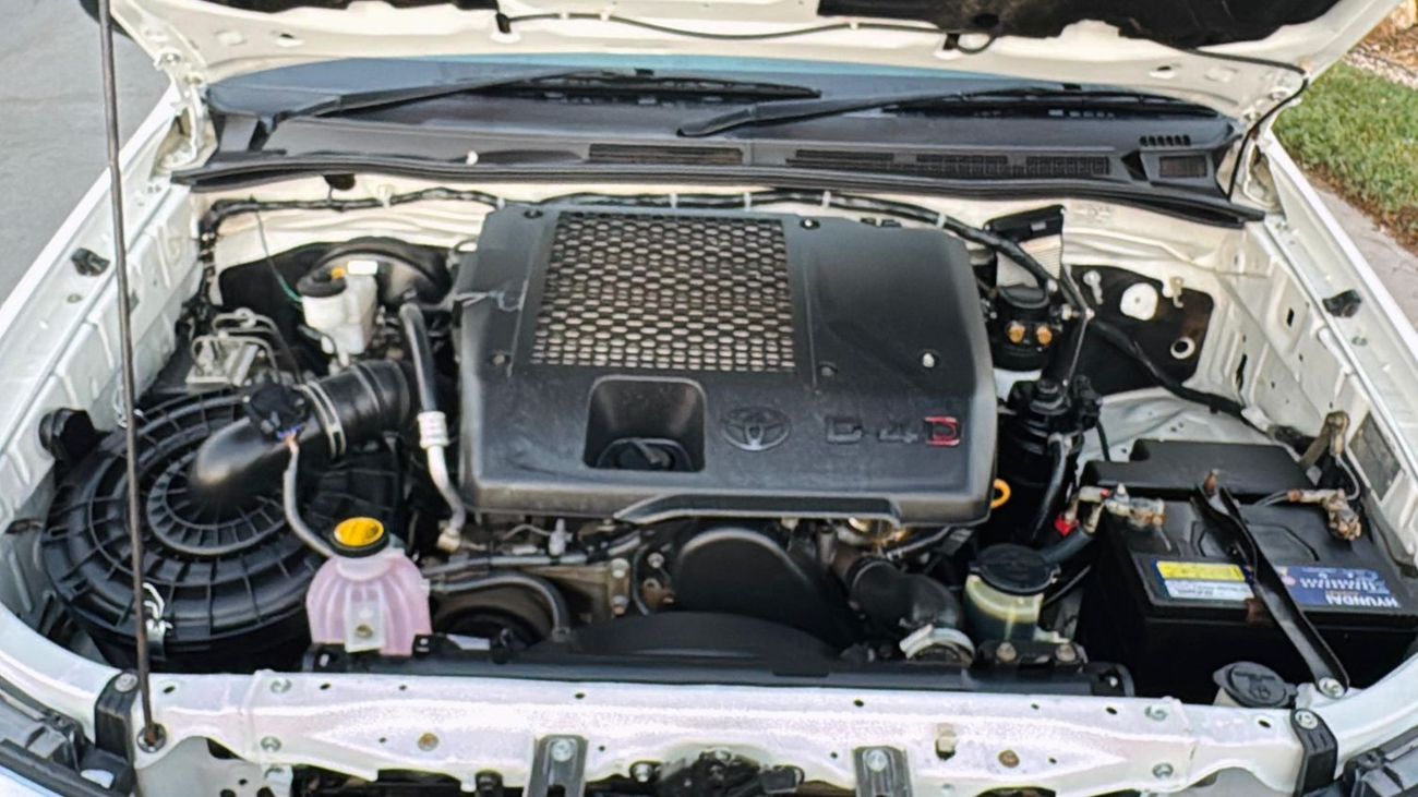 تويوتا هيلوكس PREMIUM BULL BAR INSTALLED | SPORTS BAR WITH BASKET | 3.0L DIESEL ENGINE | RHD | 2012 | MANUAL TRANS