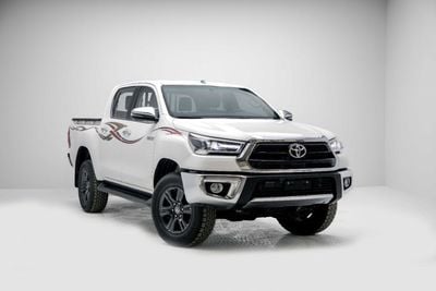 تويوتا هيلوكس SR5 2.7L - Super White Inside Red | Export Only