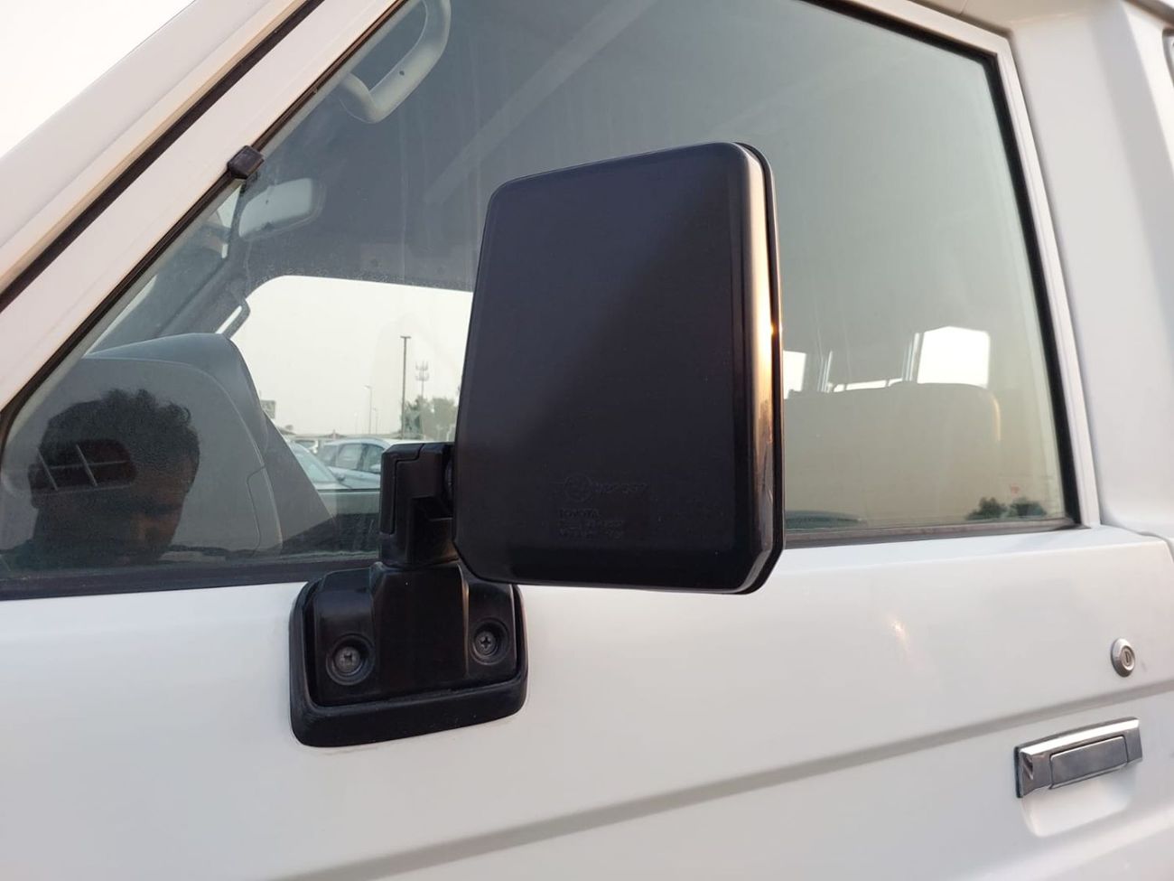 Toyota Land Cruiser TOYOTA LAND CRUISER SUV RHD 2017 MODEL 4.2 L DIESEL MANUAL(PM89627)