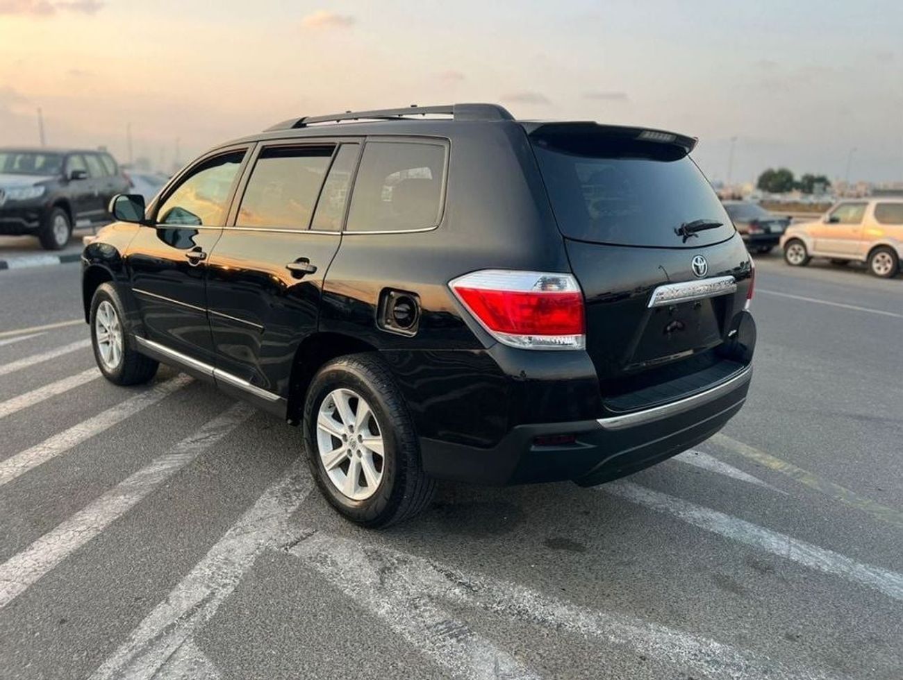 تويوتا هايلاندر 2013 TOYOTA HIGHLANDER XLE - Sunroof - Electric + Leather Seats -3.5L V6