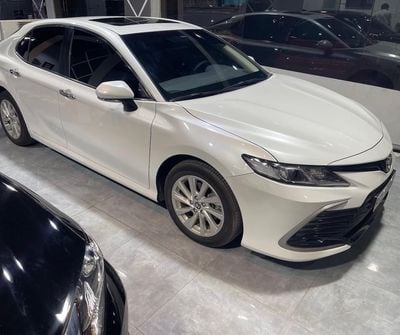 Toyota Camry SE 2.5L (181 HP)