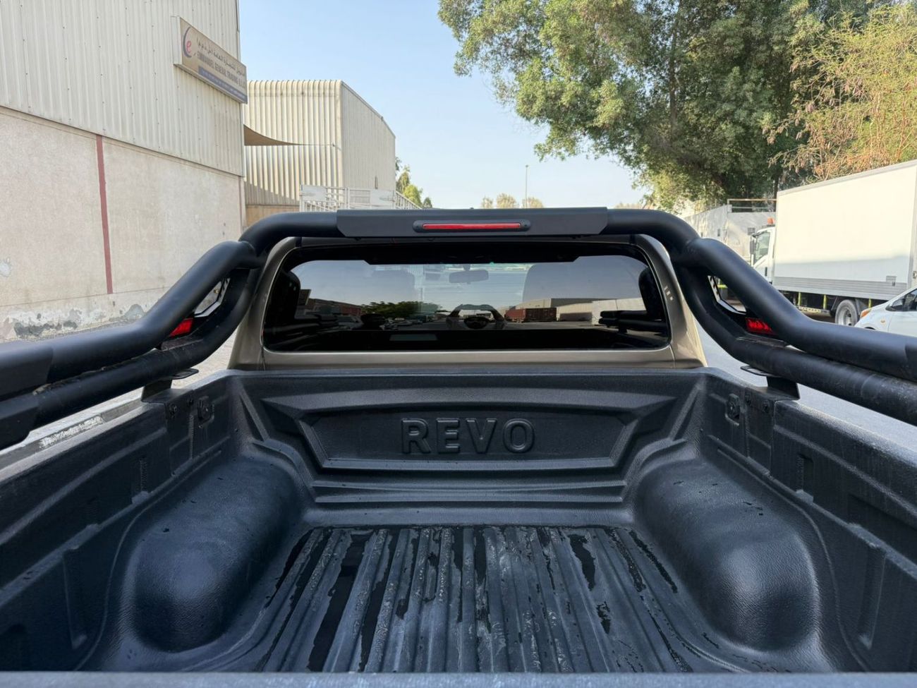 Toyota Hilux DOUBLE CABIN | MANUAL TRANSMISSION | RHD | 2.8L DIESEL ENGINE | PUSH START