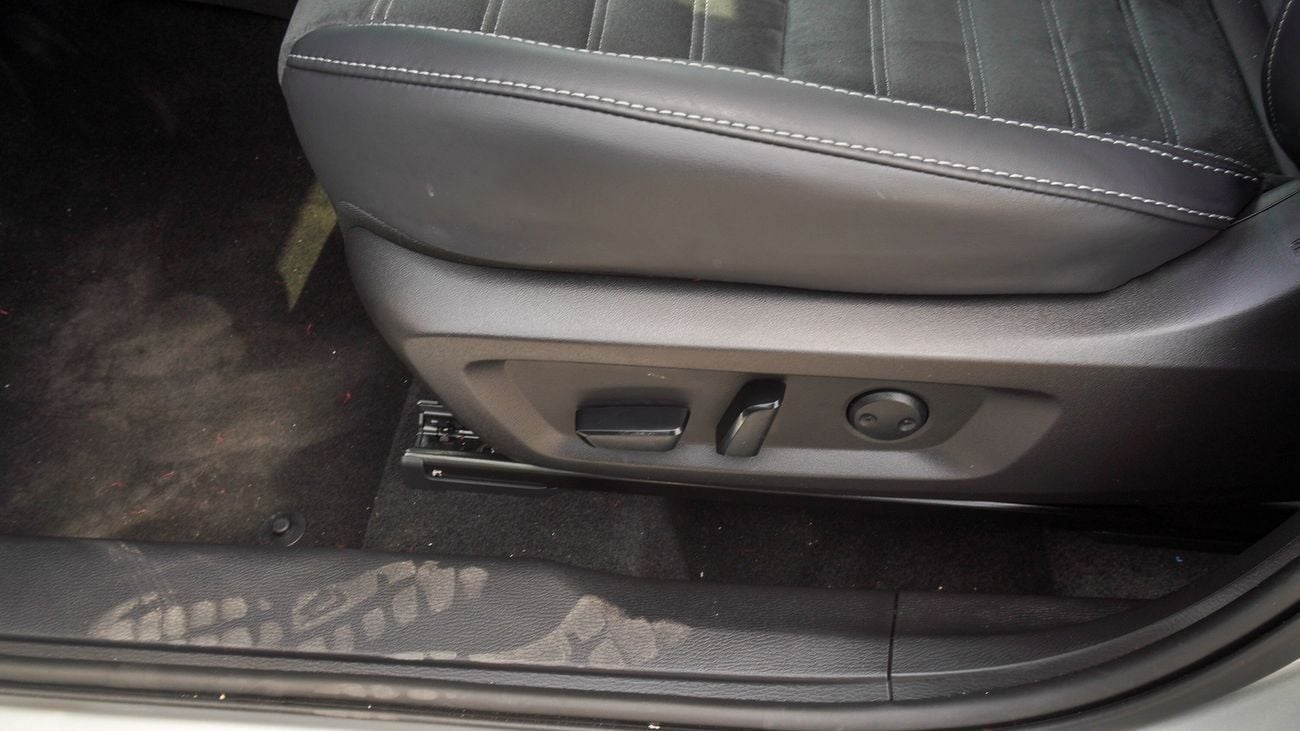 Mitsubishi Outlander Brand New Mitsubishi Outlander High Line 2025 For Export 2.5L Petrol A/T|Silver/Black|OUTLANDER-HL-2