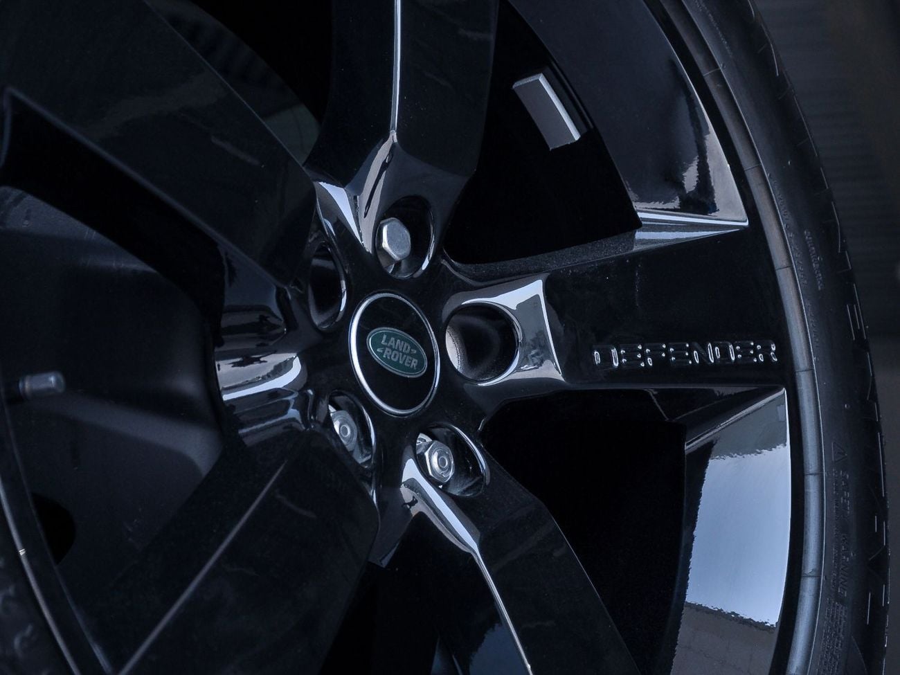 لاند روفر ديفندر 90 X P525 5.0L