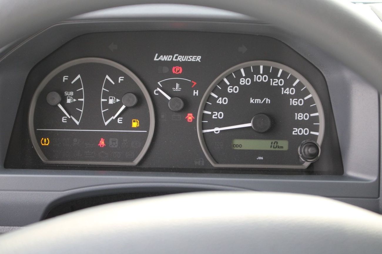 Toyota Land Cruiser 70 TOYOTA LANDCRUISER 78 4.5L V8 DIESEL 9 SEATER TROOP CARRIER MANUAL