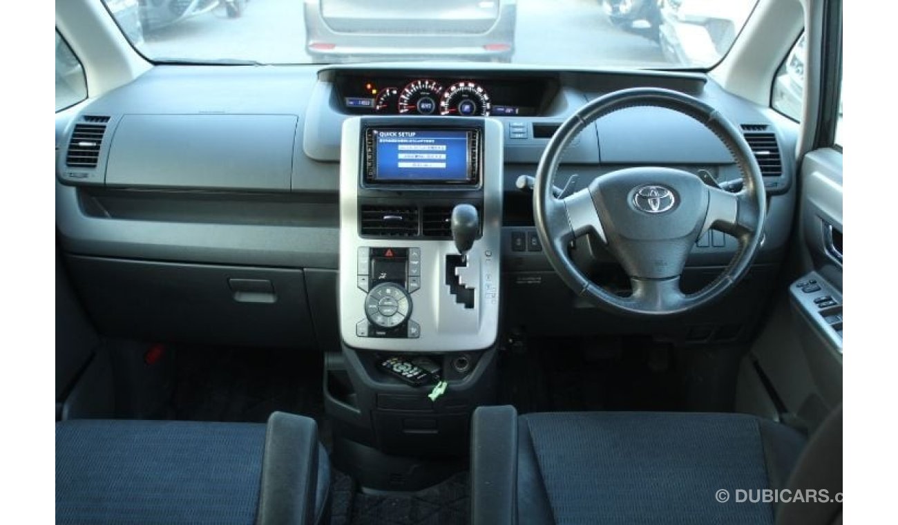 تويوتا فوكسي TOYOTA VOXY RIGHT HAND DRIVE 2010 MODEL