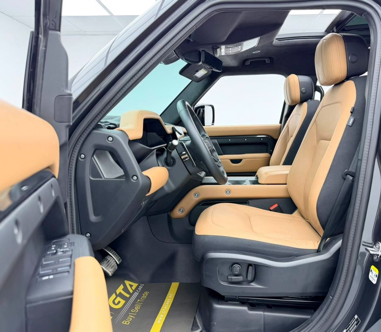 Land Rover Defender 110 2025 Land Rover Defender 110 P525 V8 Edition, 2030 Land Rover Warranty, Full Service History, GCC
