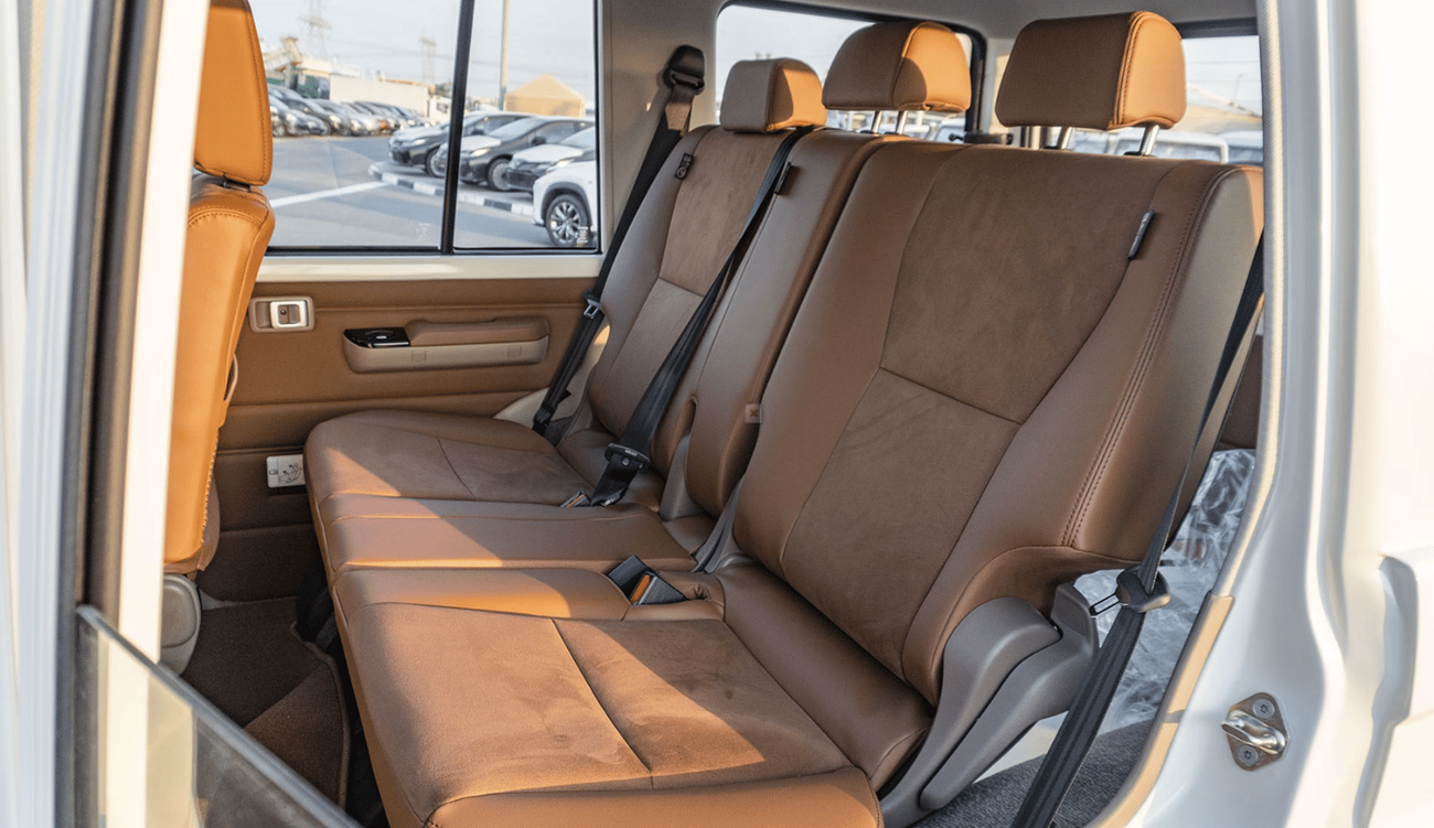 تويوتا لاند كروزر 70 ECTKSA003 - 2025 Toyota LC 76 5 Doors Hardtop - 2.8L Diesel Auto - Full Options – White with Tan Int