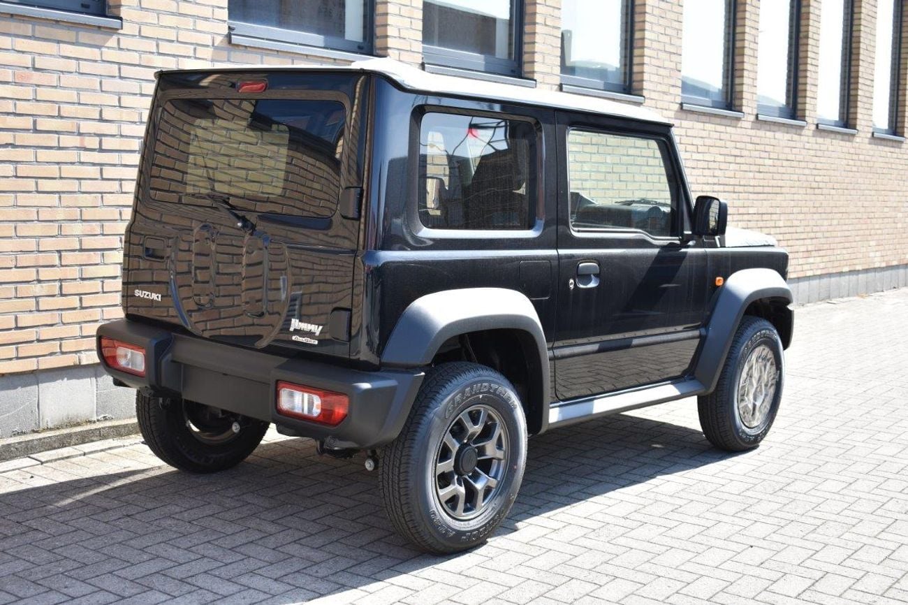 سوزوكي جيمني GL . 1.5L . 4 Cyl . 4-Speed Automatic . Petrol . 4WD . 5 Seats . 3 Door