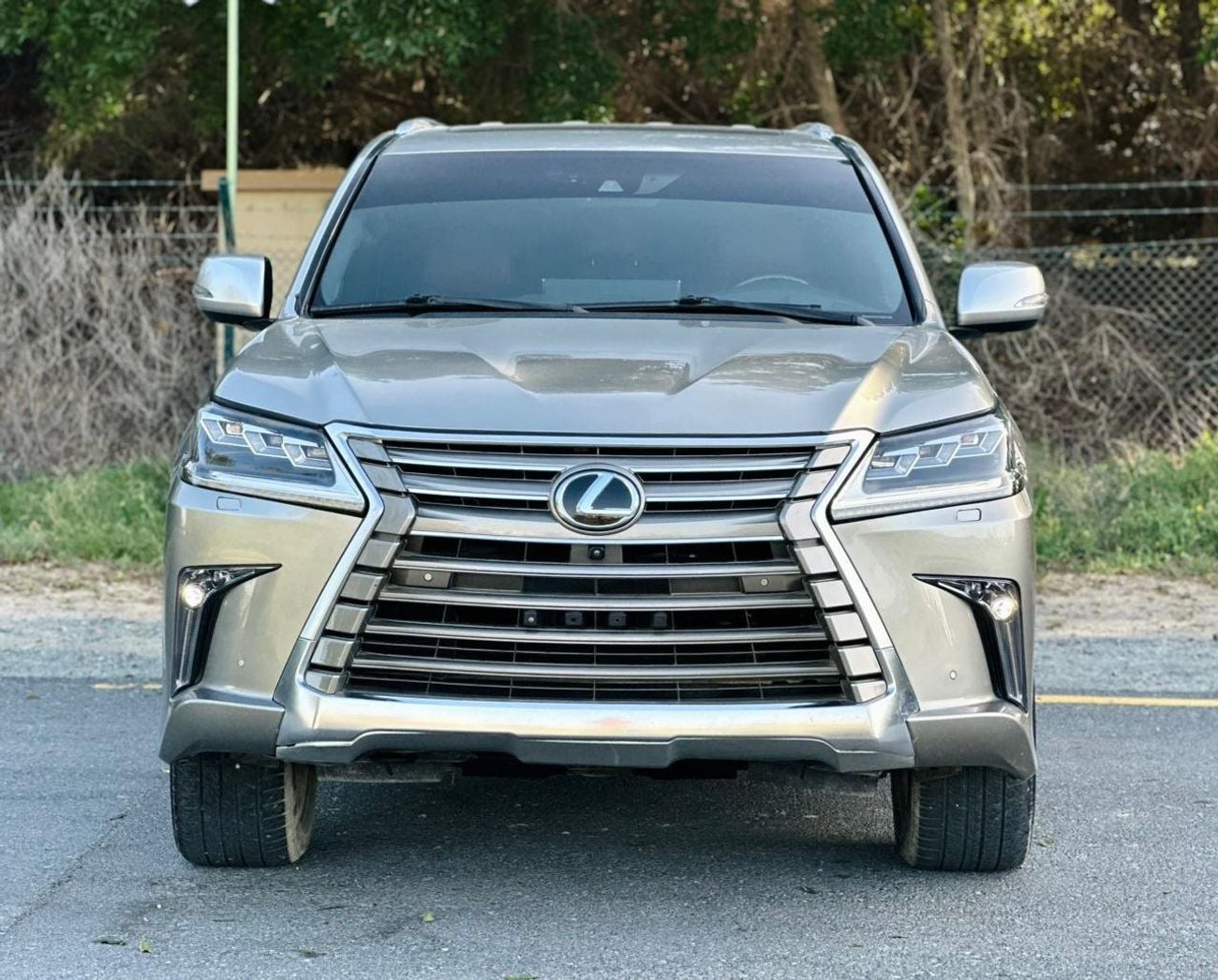 Lexus LX570 Lexus LX 570 Platinum premium petrol V8 full loaded