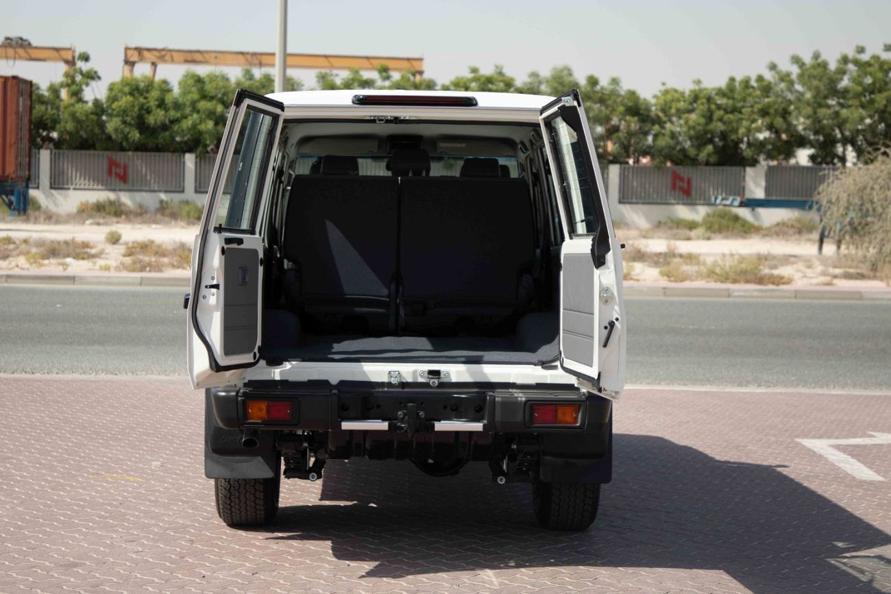 تويوتا لاند كروزر LC76 Hardtop LX 4.0L - Manual - White Inside Bluish Grey | Export Only