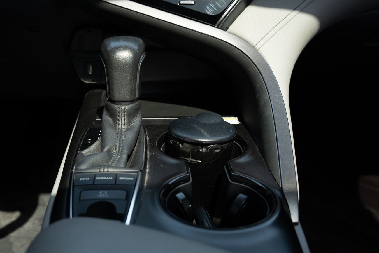 Toyota Camry Toyota Camry SE 2.5L (2023) The 2023 Toyota Camry SE is a popular midsize sedan known for its reliab