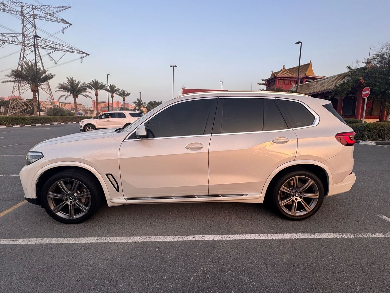 بي أم دبليو X5 40i xLine 3.0L (5 Seater)