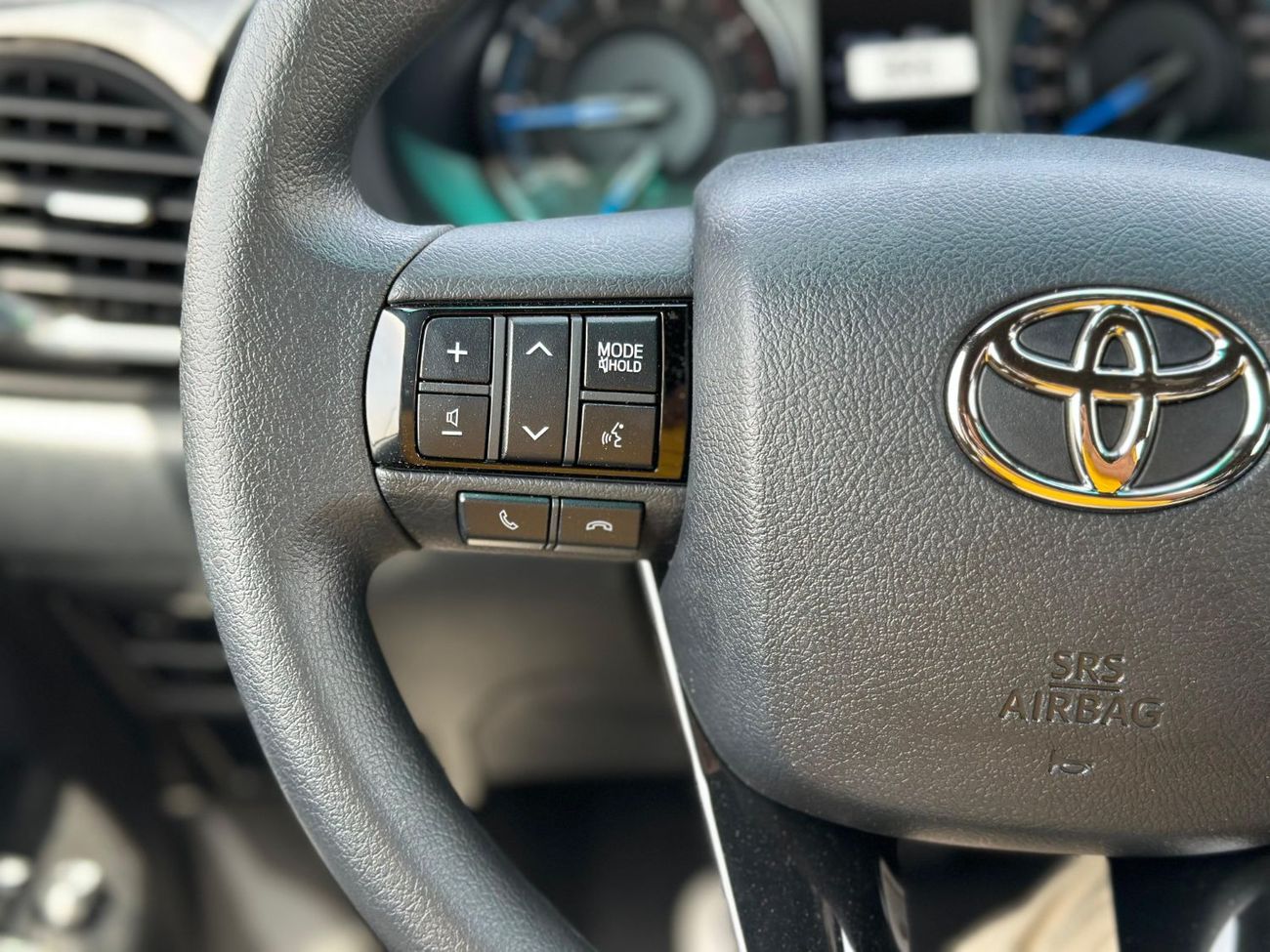 تويوتا هيلوكس TOYOTA HILUX ADVENTOR 2024 GCC 2.8L