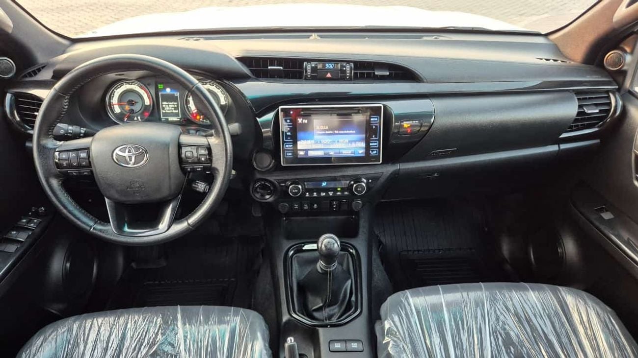تويوتا هيلوكس S GLX 2.8L 4WD M/T Toyota Hilux 2022 V4 2.8L diesel manual clean car without accident without paint
