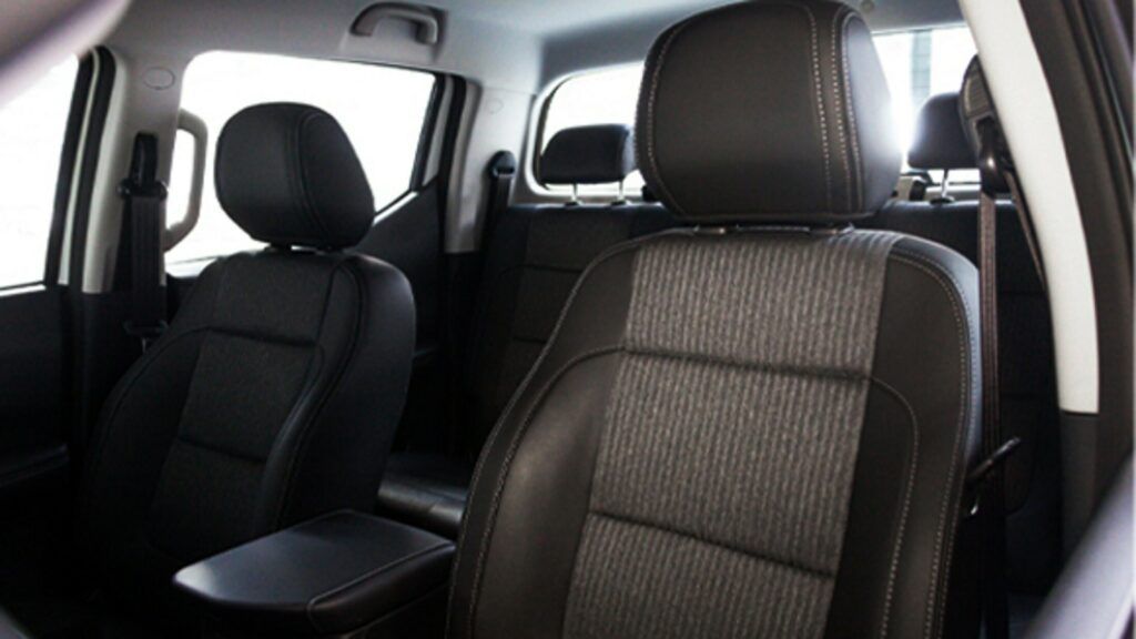 Fiat Titano interior - Seats