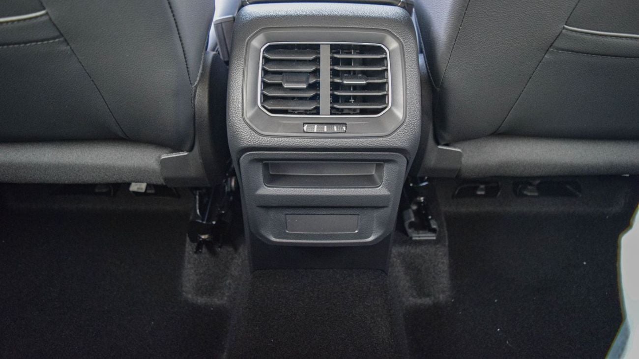 فولكس واجن تيجوان •	Brand new Volkswagen Tiguan L 1.5L Turbo 300TSI 2025