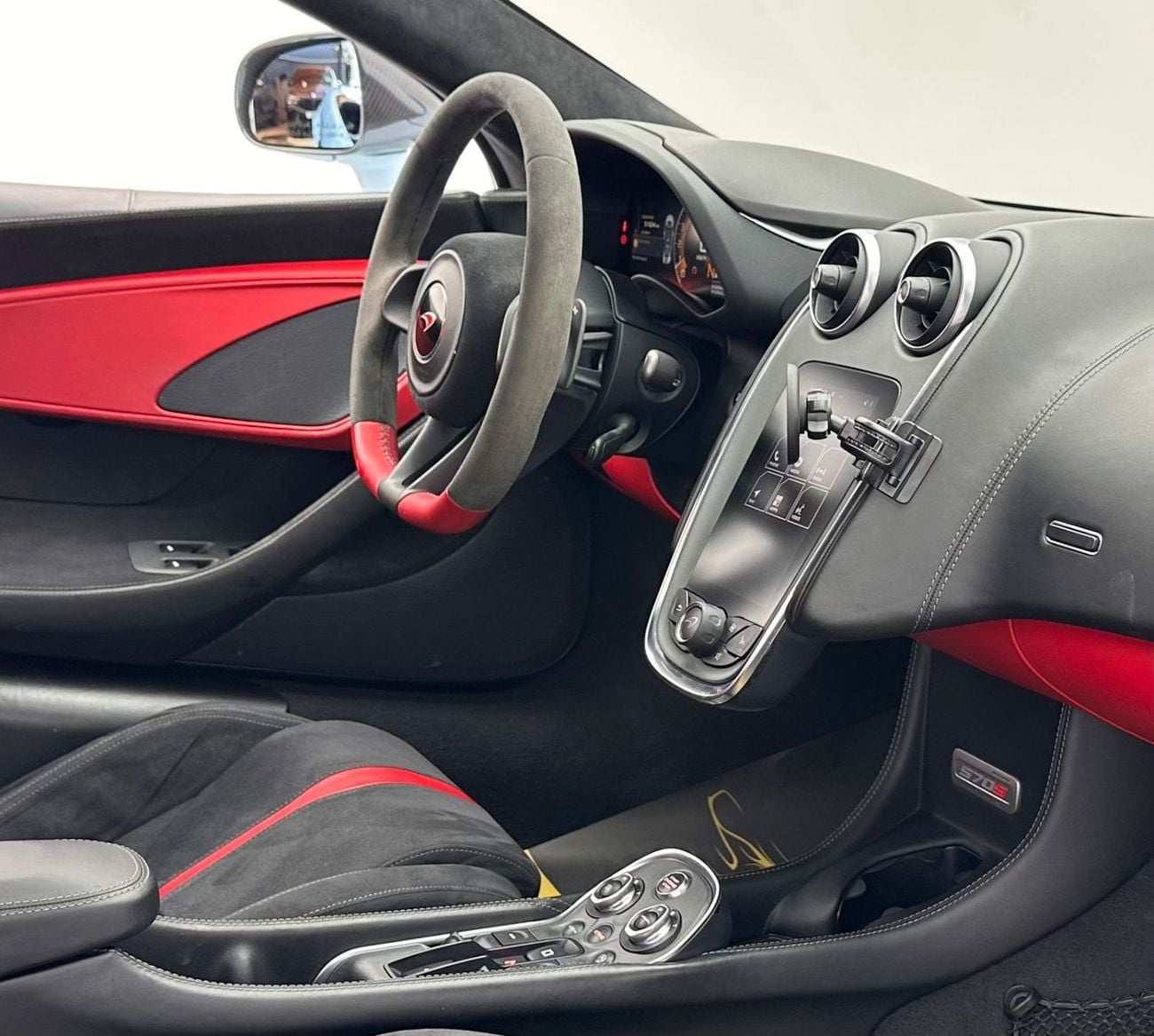 McLaren 570S Spider 2018 McLaren 570s Spider, McLaren Service History, Excellent Condition, GCC