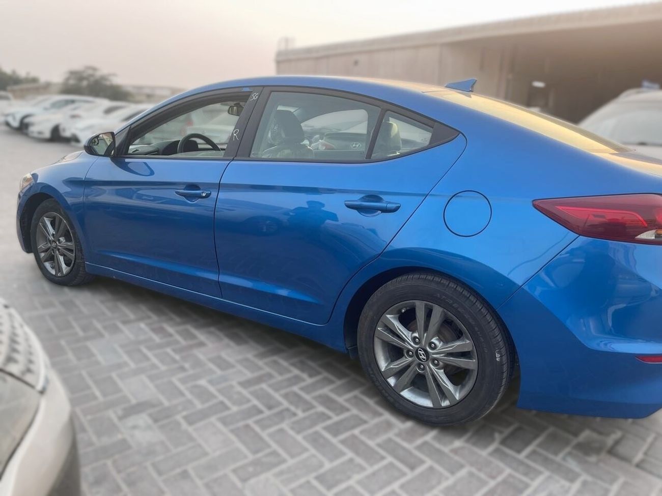 هيونداي إلانترا GL 2.0L