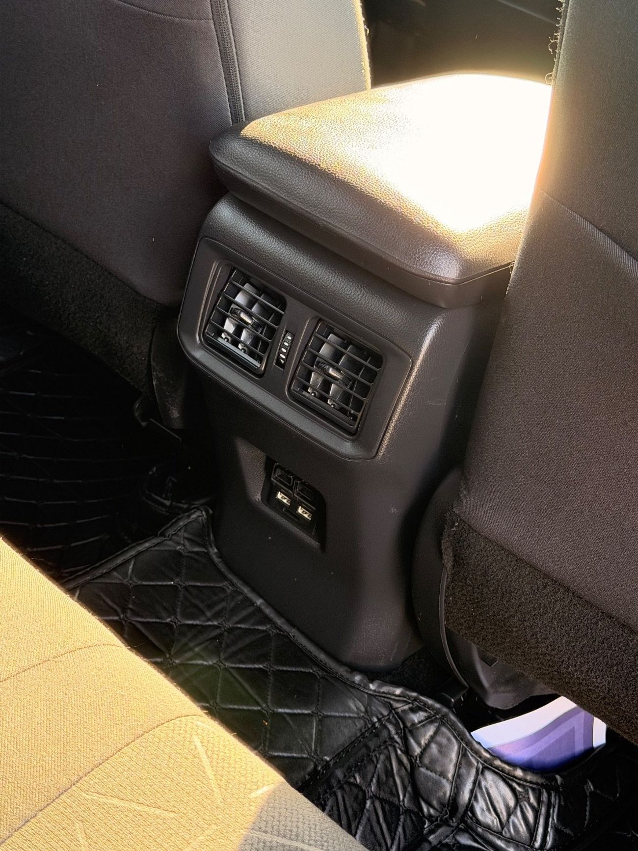 Toyota RAV4 XLE 2.5 L Full option Sunroof, push start