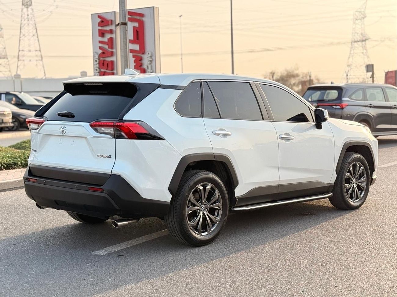 Toyota RAV4 Full option 360 camera, leather, push start Japan