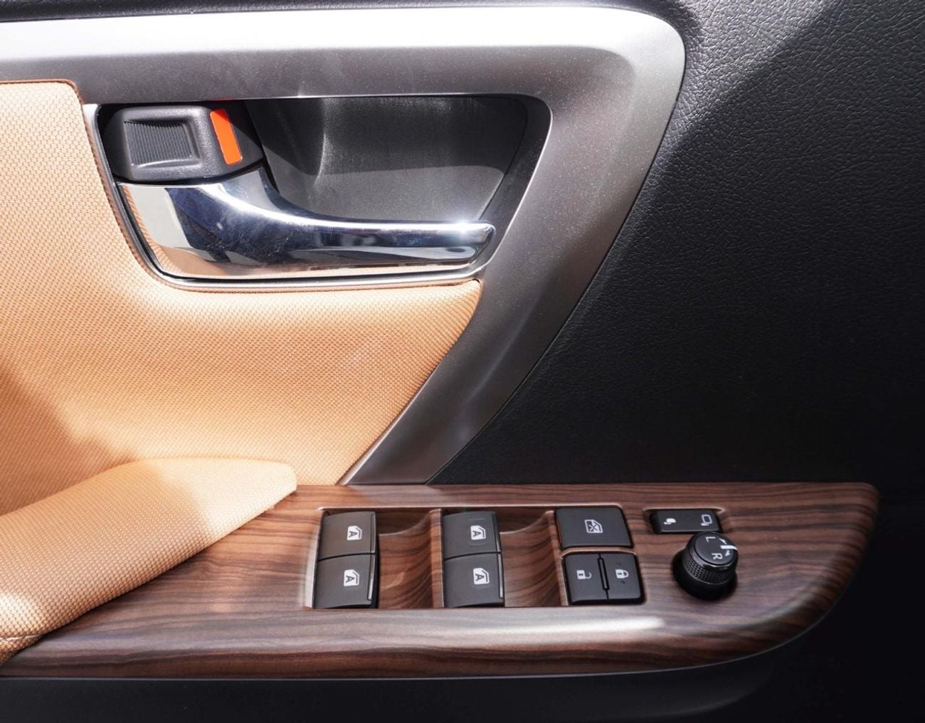 Toyota Fortuner GX2 4X4 2.7L TOYOTA FORTUNER GXR 4X4, 2.7L, A/T-2025