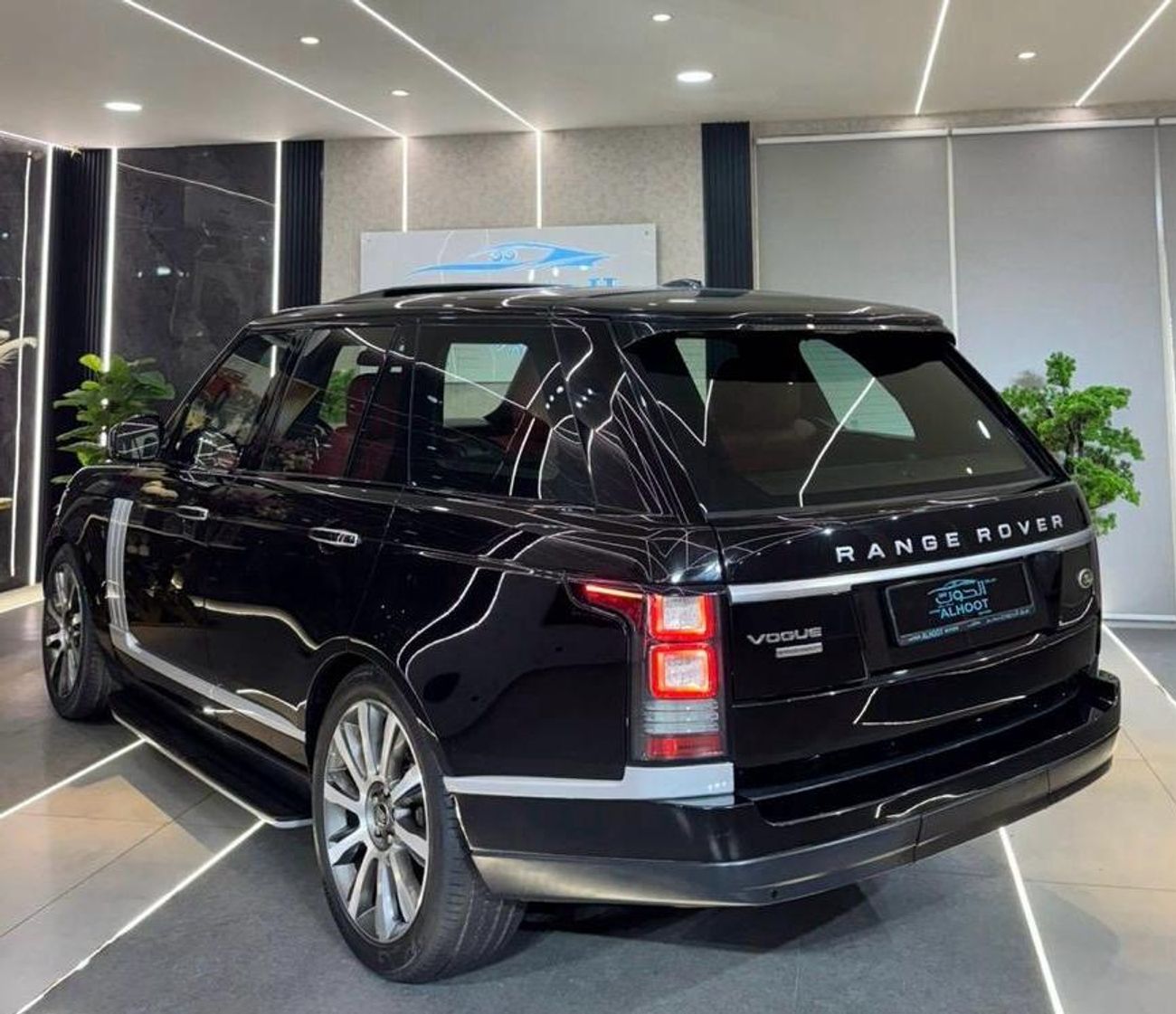Land Rover Range Rover Supercharged 5.0L VIP RANGE ROVER VOGUE || SUPERCHARGE || RADAR || TOP RANGE || GCC || FREE ACCIDENT