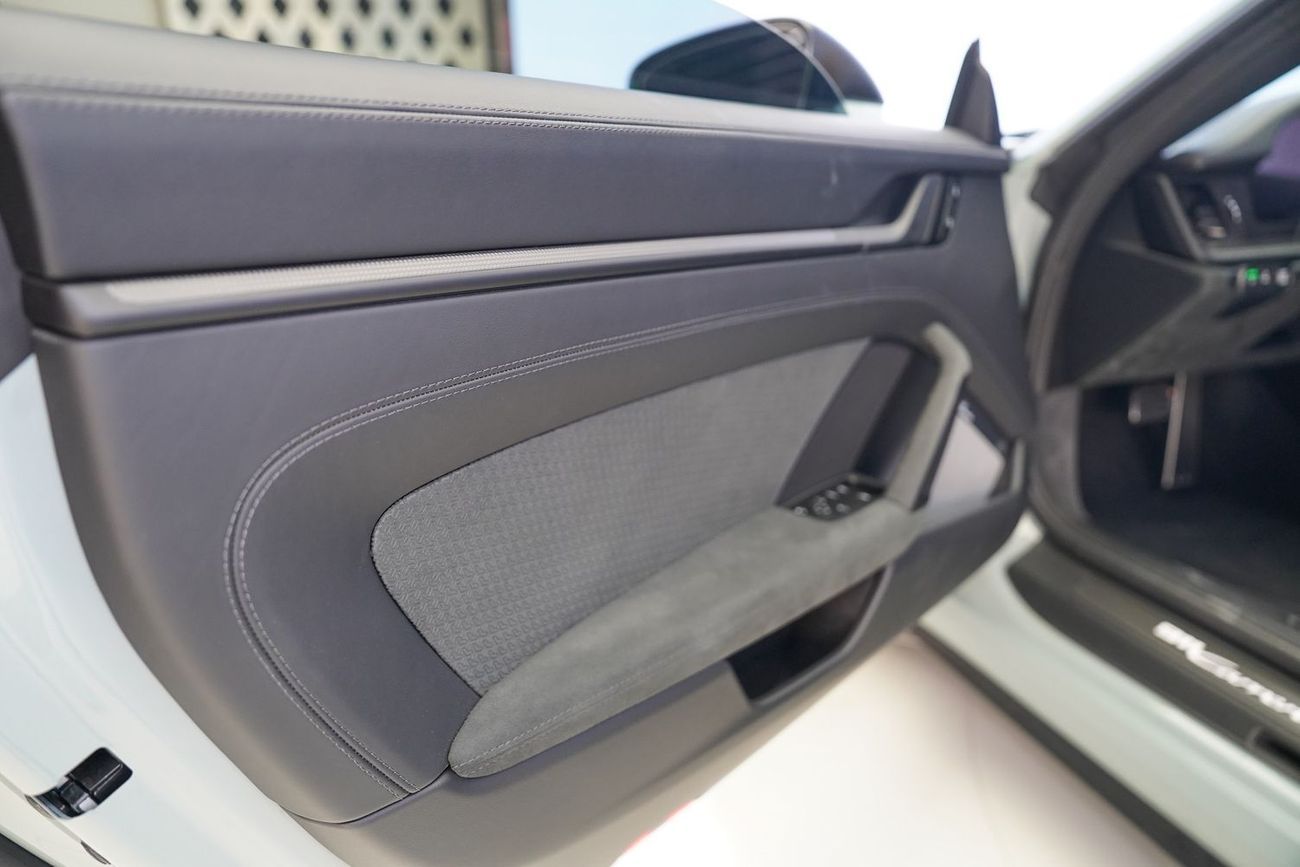 Porsche 911 CARRERA GTS CABRIOLET T-HYBRID