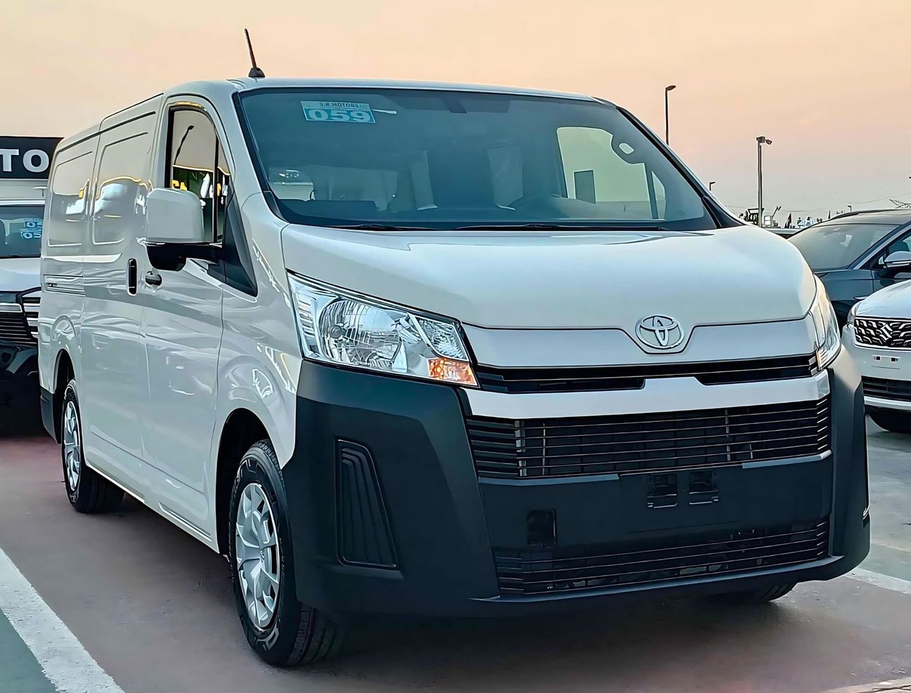 تويوتا هاياس Std Roof / Cargo Van / 3.5L V6  Petrol / MT / New Shape