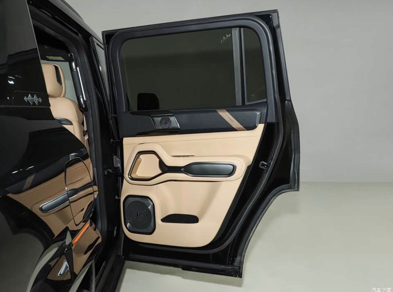 بي واي دي ليوبارد 8 2025 Leopard 8 (7 Seats)