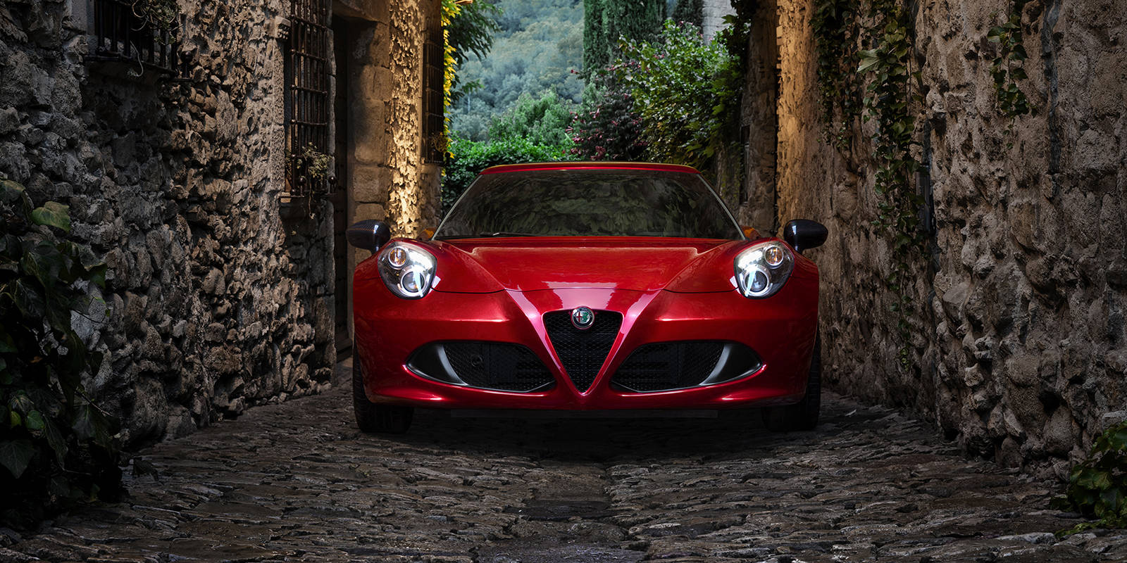 Alfa Romeo 4C exterior - Front 
