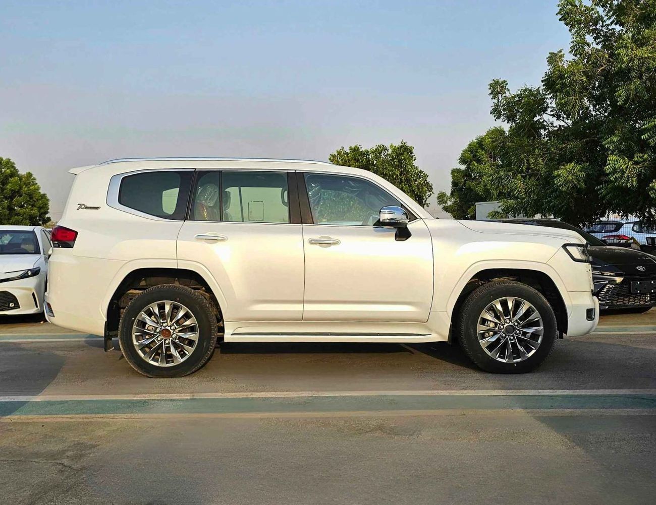 Toyota Land Cruiser VXR / TWIN TURBO / FULL OPTION / 3.3L V6 DIESEL / HEADUP DISPLAY / JBL SPKRS / SUNROOF (CODE#70000)