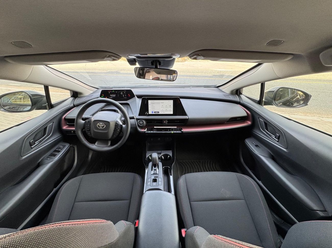 تويوتا برياس PLUG-IN HYBRID / 2.0L V4 /  1000KM RANGE / 72KM ON ELECTRIC ONLY/ RADAR / LINE ASSIST / BIG SCREEN
