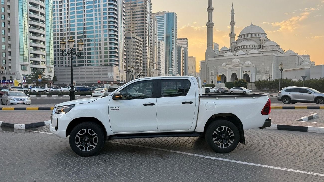 Toyota Hilux Sr with new shape