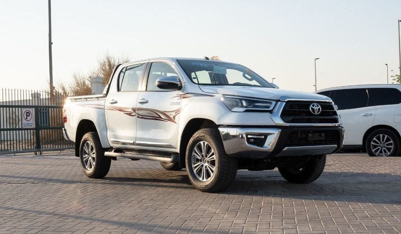تويوتا هيلوكس 2025 Toyota Hilux 4x4 2.7L petrol AT with cooling seats Full option GCC Specs (Export Price)